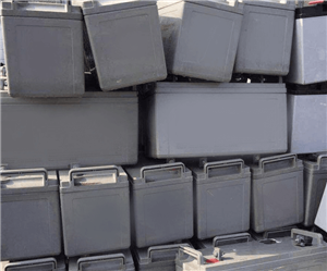 Is the electric vehicle battery better with a water battery or a dry battery?